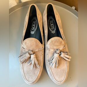 Tod's - Like New! / 9.5 women’s / Beige Suede Tassel Loafers / Luxury / Designer